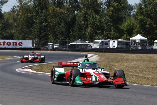 Callum Ilott voor teamgenoot Robert Shwartzman op Portland