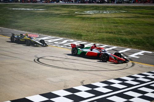 Robert Shwartzman voor Colton Herta op de Nashville Superspeedway