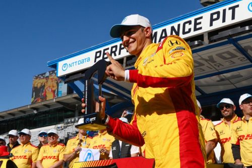Alex Palou pakt pole op de Indianapolis Road Course