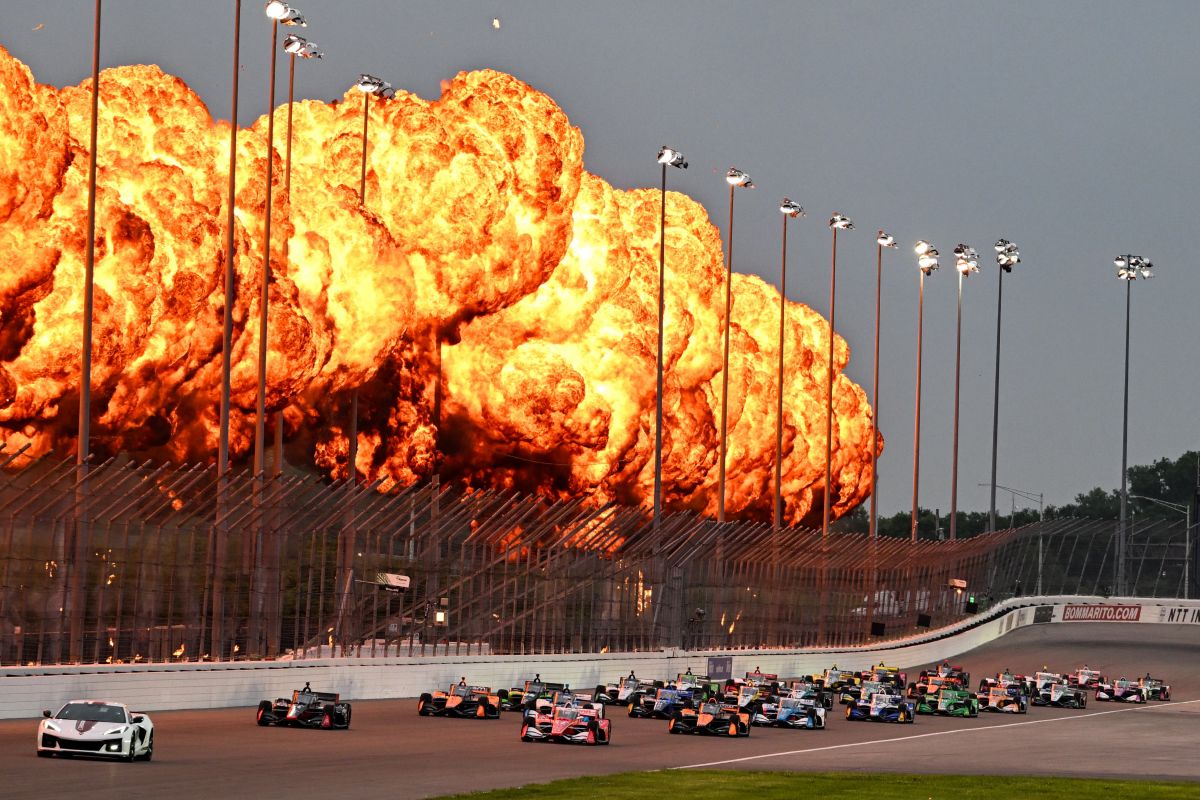 Will Power leidt het veld voorbij de traditionele vuurballen voor de start op Gateway